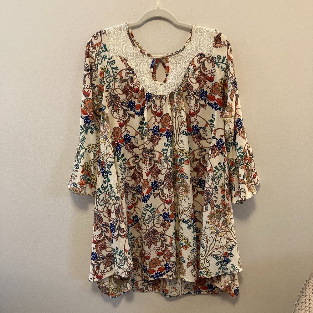 Boho Shift Dress Size S Umgee Floral 3/4 Bell Sleeves Lace Neckline Flirty